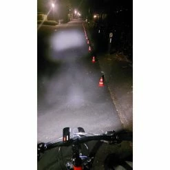 Lunivo Jeu Lampes Éclairage Avant à Batterie Lynx F60 + Éclairage Arrière à Batterie Lynx R3 -Pneus et chambres à air Soldes 344110D208E9FCEB0445C99F97DF1600